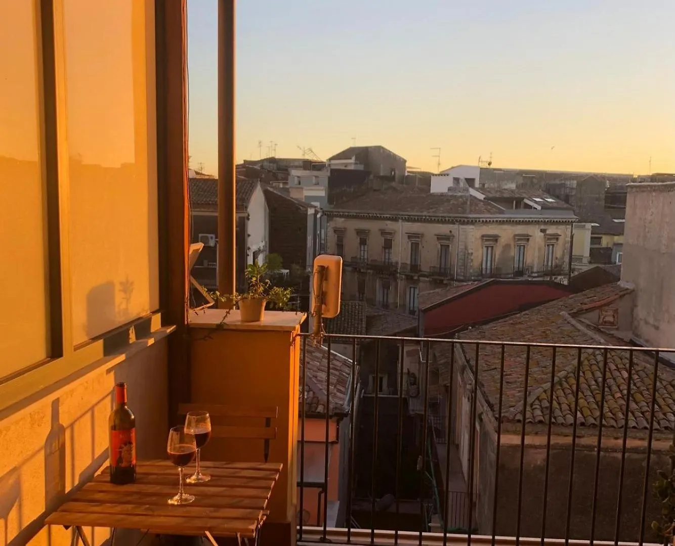 In Front Of Castello Ursino Apartment Catania Italy